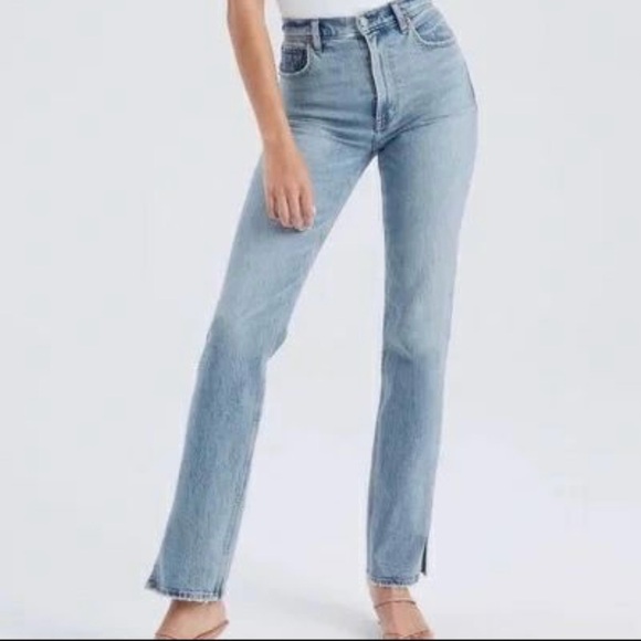 Abercrombie & Fitch The 90s Straight Ultra High Rise light wash Vent Hem Jeans - Picture 2 of 15